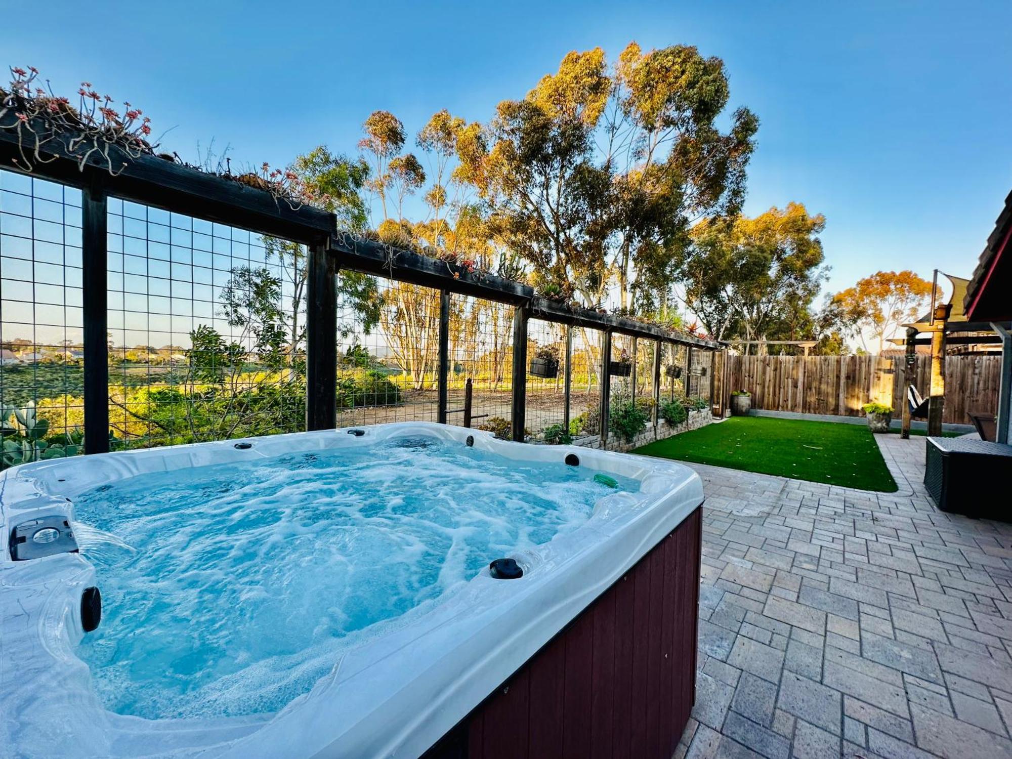 Canyon Breeze - Private With Hot Tub & Views Holiday park